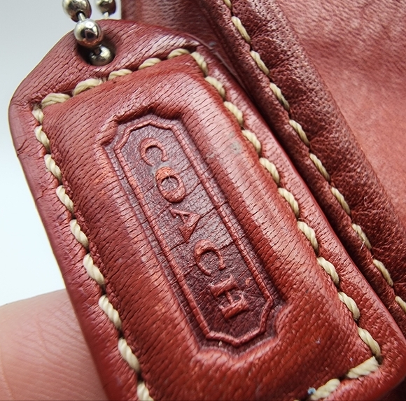 Vintage Coach Erikson Coin Purse in maroon red leather. - Picture 4 of 10